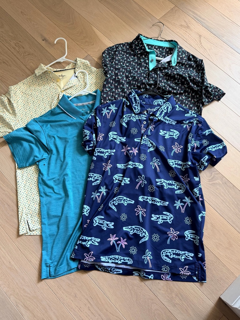 Bundle - 4 men’s small golf polos - all in excellent condition!!!